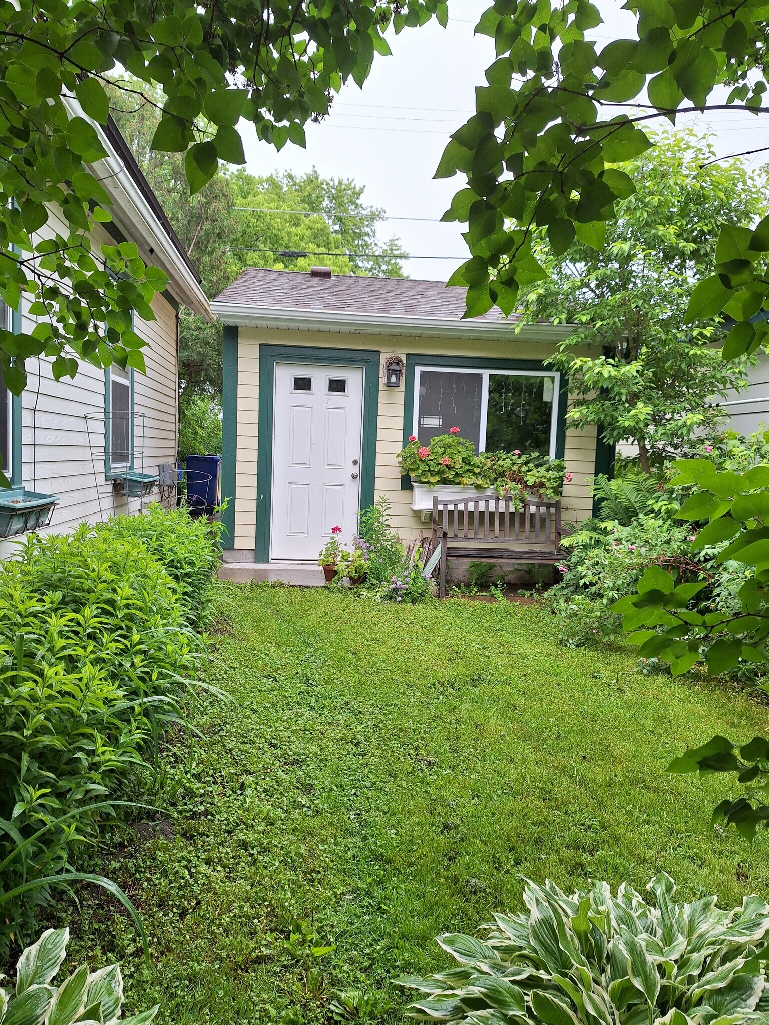 Building Photo - 384 Hall Ave