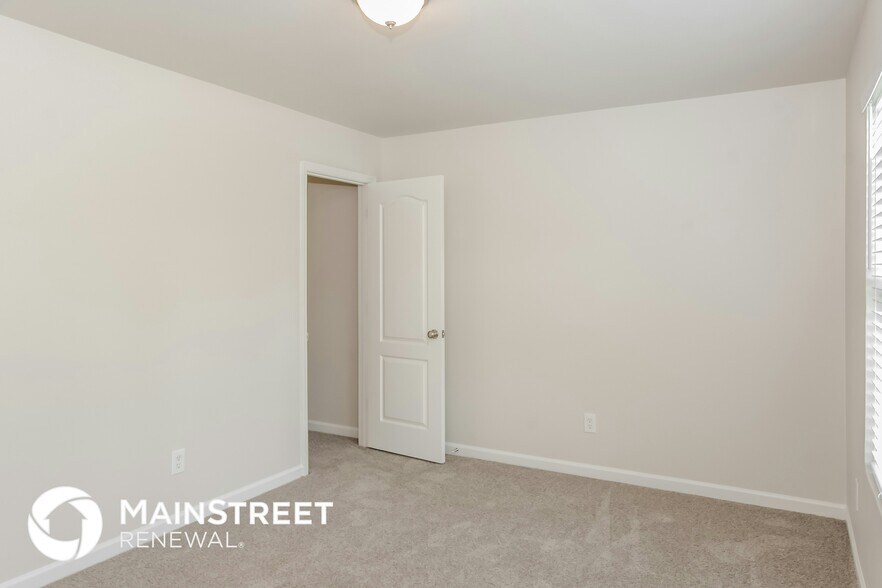 Building Photo - 30037 Westfield Dr
