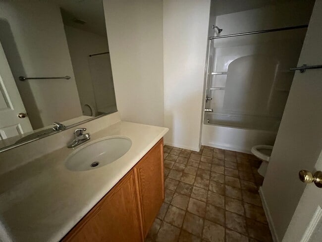 Building Photo - 3 Bedroom / 2.5 Bath Southwest Home