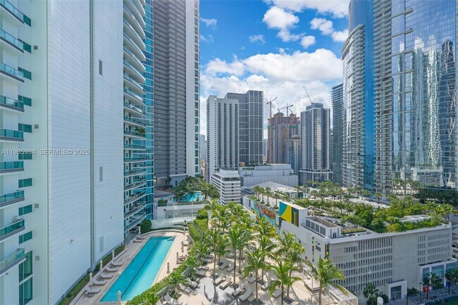 Building Photo - 900 Biscayne Blvd