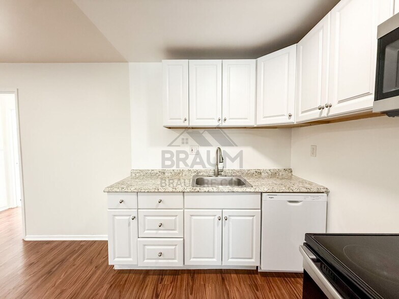 Building Photo - 5611 Fulcher Ave