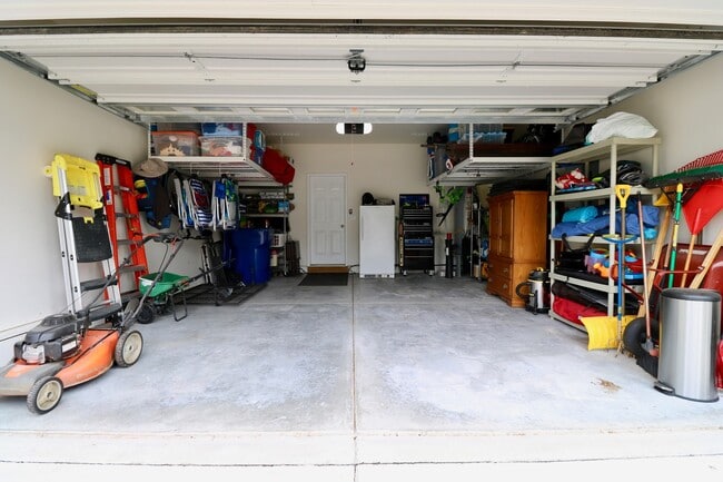 Building Photo - Immaculate 4 bedroom 2.5 Bath home in Sagi...