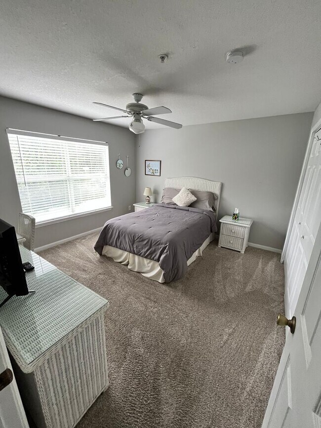 Building Photo - Anastasia Island Condo for Rent! ONE CAR GARAGE UNIT INCLUDED!