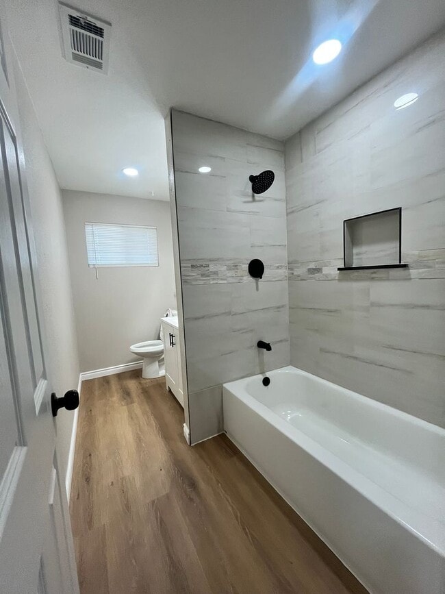 Building Photo - 840 S F St