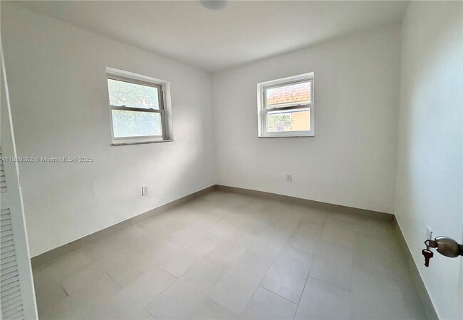 Building Photo - 1305 NW 4th St