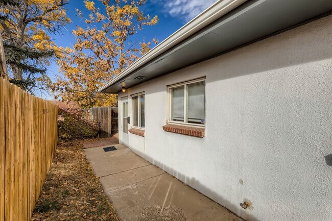 Building Photo - Cozy One Bedroom Condo in Westminster