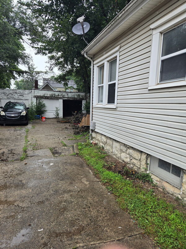 Building Photo - 2230 E 67th Terrace
