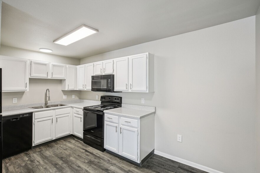 Building Photo - Paola Sundance Apartments