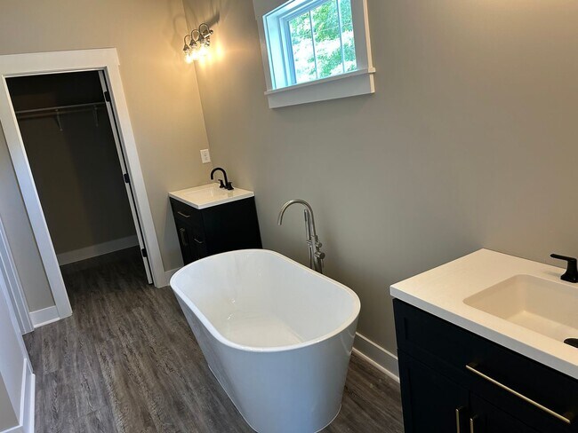 Building Photo - Stunning 3 bedroom 2.5 Bath Home for Rent - Built 2024