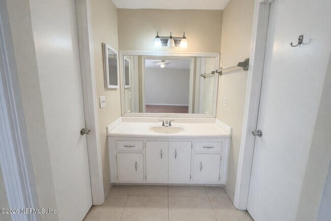 Building Photo - 7 Mitchell Ave