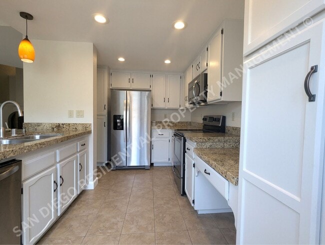 Building Photo - 15921 Avenida Villaha