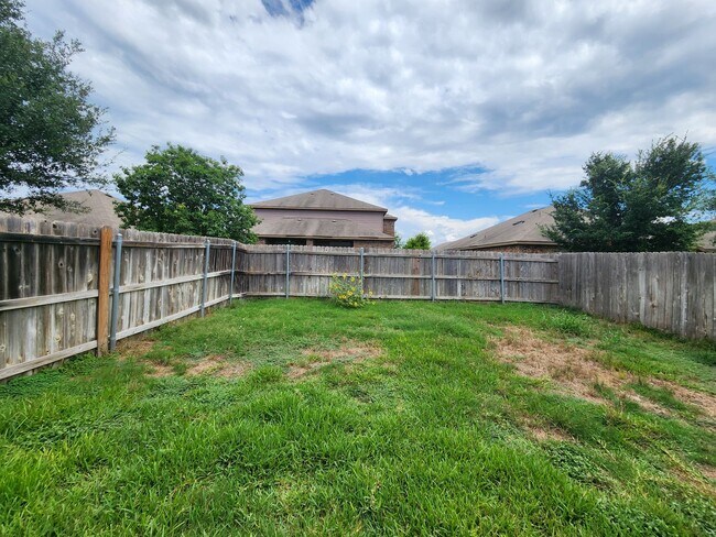Building Photo - 3/2/2 Duplex Close To Creekside Shopping C...