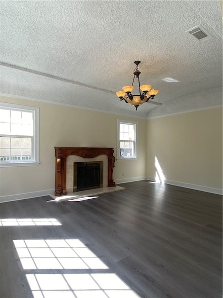 Building Photo - 521 E Valencia Ave