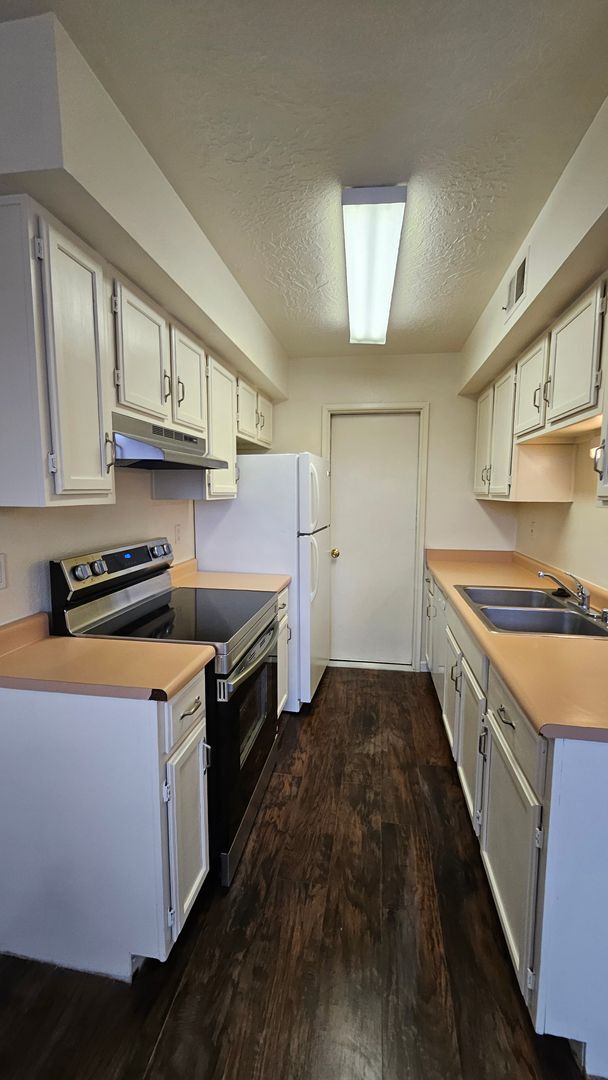 Building Photo - Martha Street NE-2208