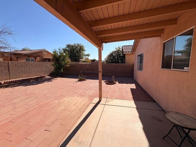Building Photo - 3Bed 2Bath West Side Home