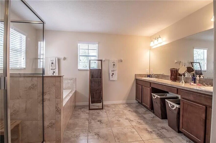 Building Photo - 11322 Hascroft Forest Ct