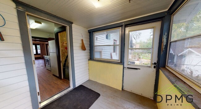 Building Photo - 317 Shepard St
