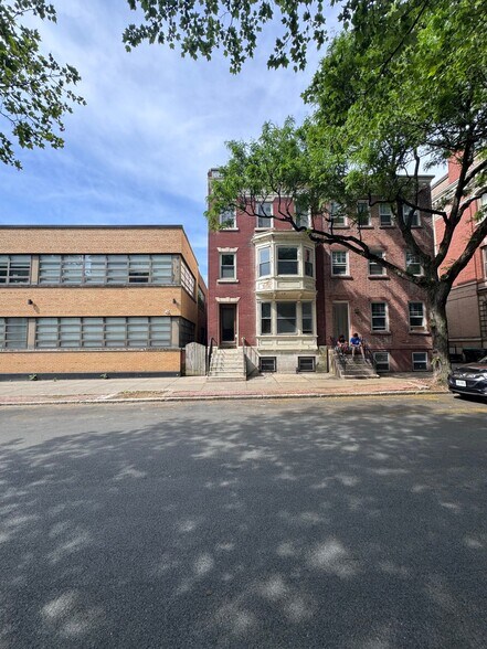 Building Photo - 326 State St