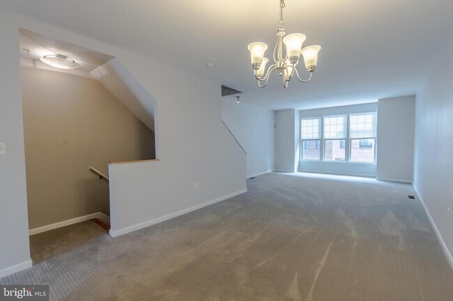 Building Photo - 530 Canton Ct