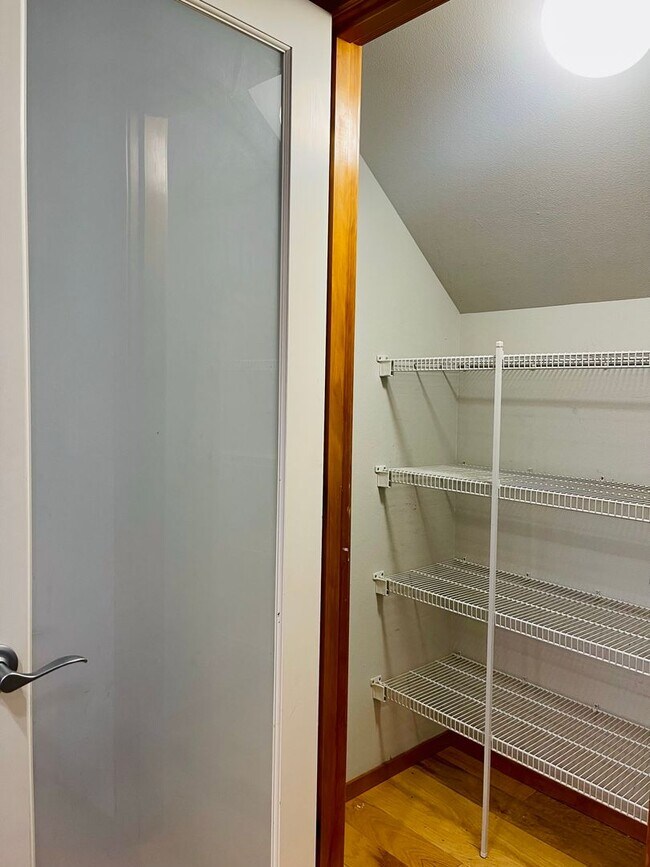 Building Photo - In town Poulsbo...close to everything! Bri...