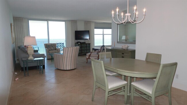 Building Photo - 1051 Hillsboro Mile