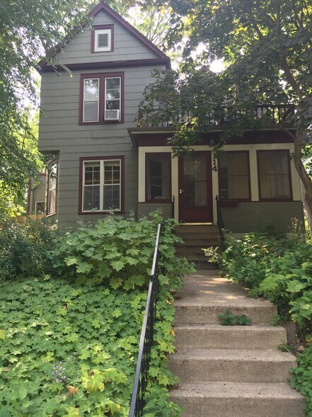 Primary Photo - 114 Bedford St SE