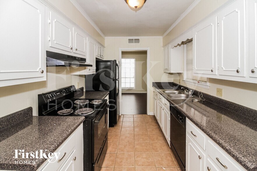 Building Photo - 5809 Foxdale Rd