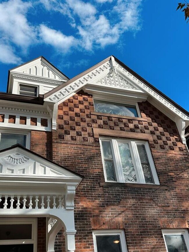 Building Photo - 99 Olive St