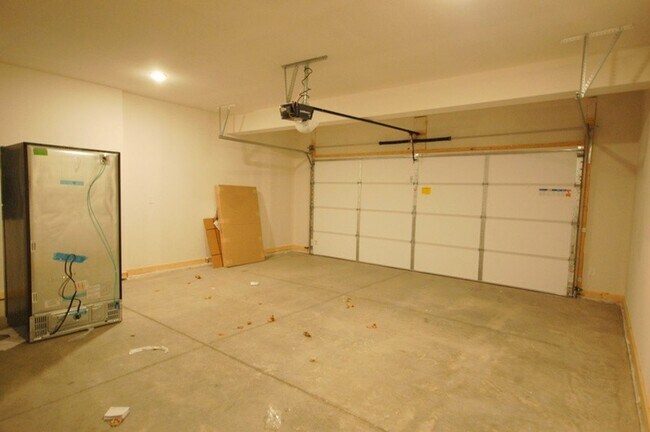Building Photo - Golf Course Townhome