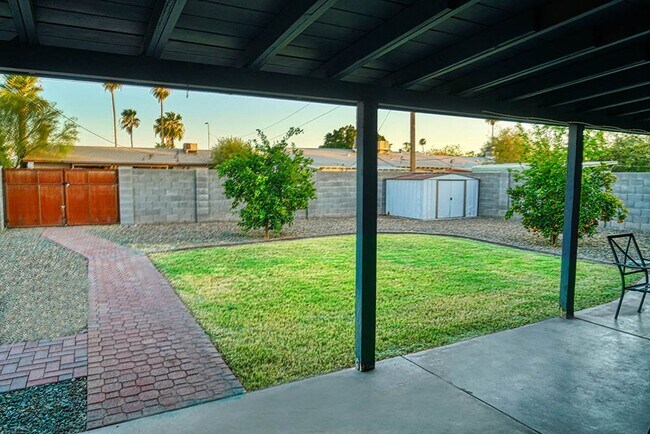 Building Photo - ASU Proximity Meets Comfort in This 4-Bedroom Tempe Home