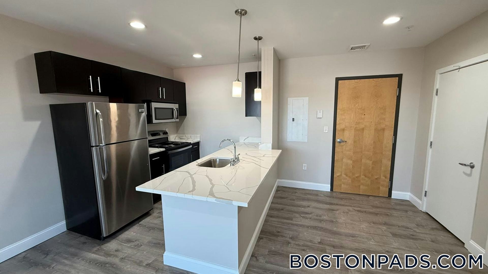 Building Photo - 75 S Main St