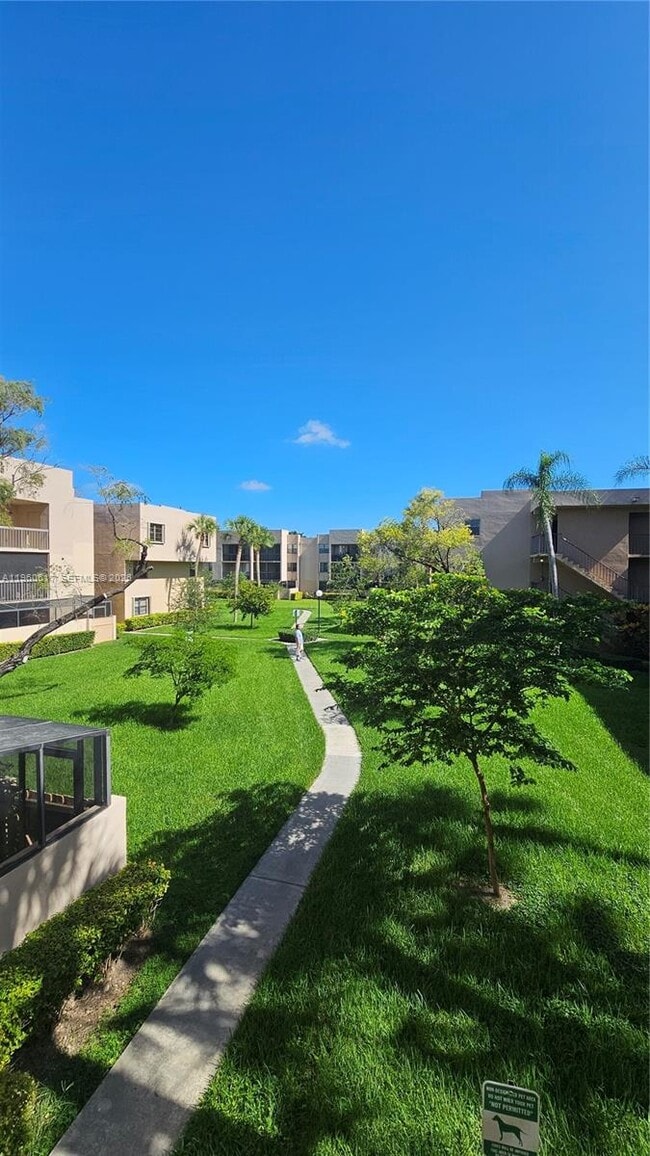 Building Photo - 10425 SW 112th Ave