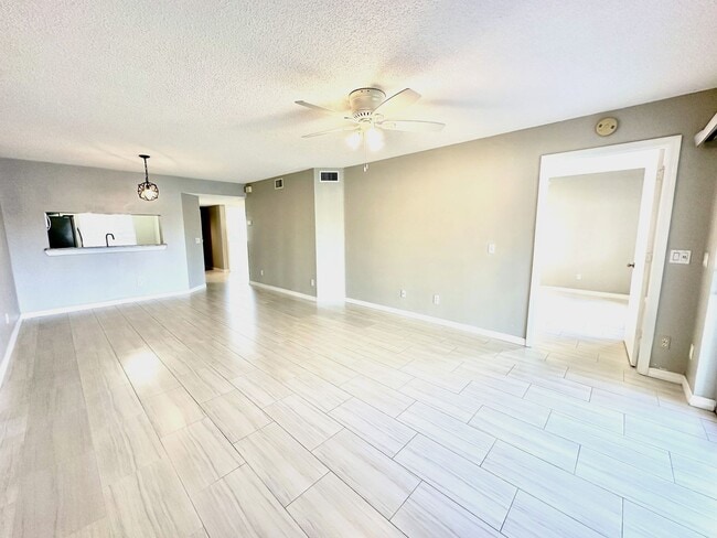 Building Photo - ** EMERALD LAKES ** 2 BED / 2 BATH CONDO - LAKE VIEW - CENTRAL NAPLES - ANNUAL RENTAL