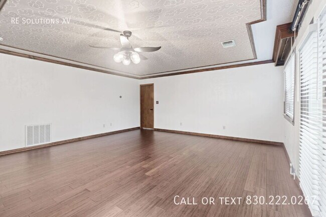Building Photo - 28160 Windwood Dr E