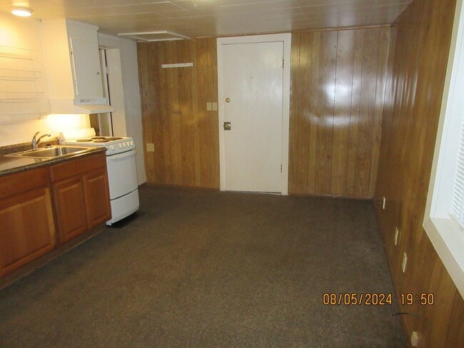 Building Photo - Updated Duplex