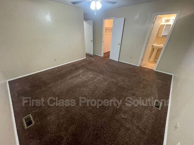 Building Photo - 6300 N Wildewood Dr