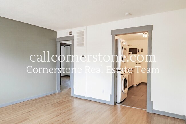 Building Photo - 940 S Arcadia St