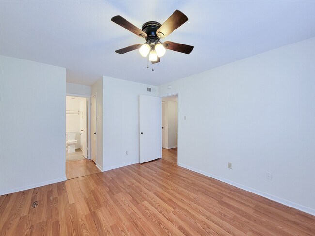Building Photo - 8435 Hearth Dr