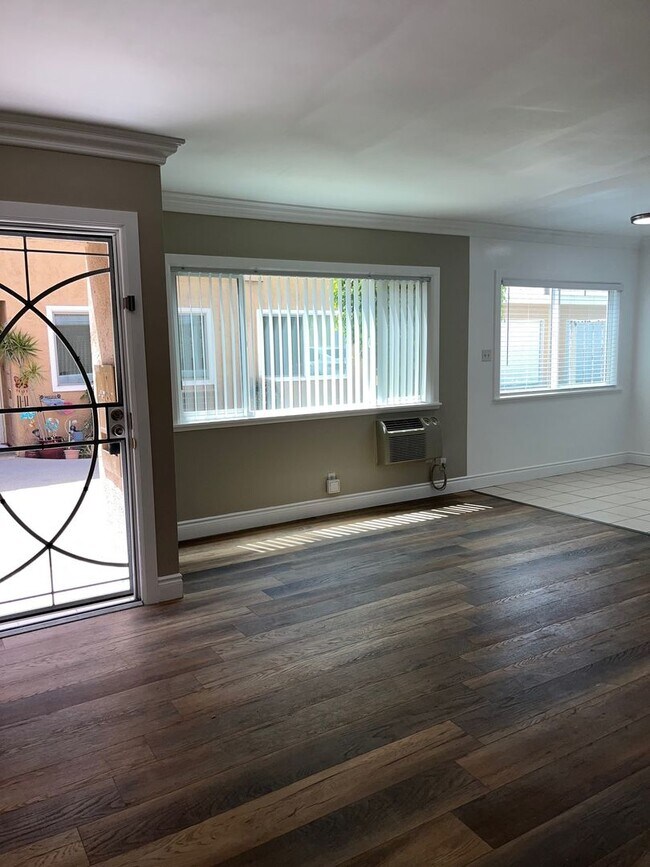 Building Photo - 4461 Green Ave
