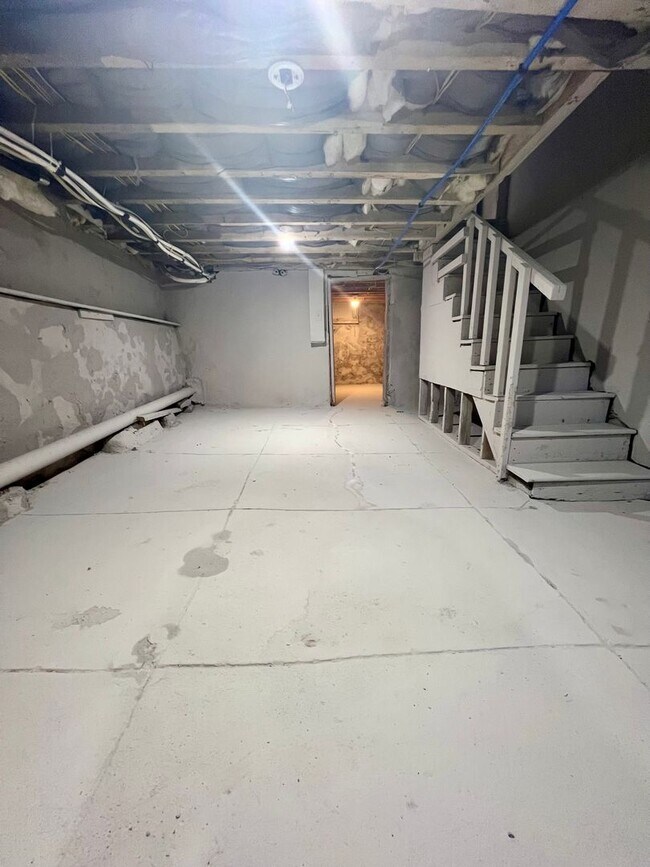 Building Photo - Recently Renovated 3-Bedroom Townhome in Allegheny West! Available NOW!