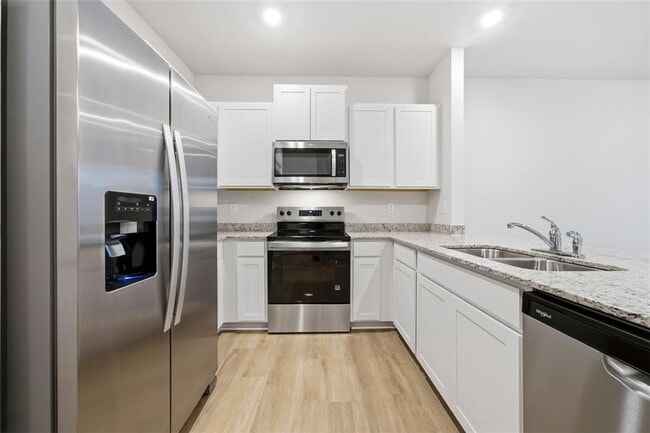 Building Photo - 5961 Skylar Dr