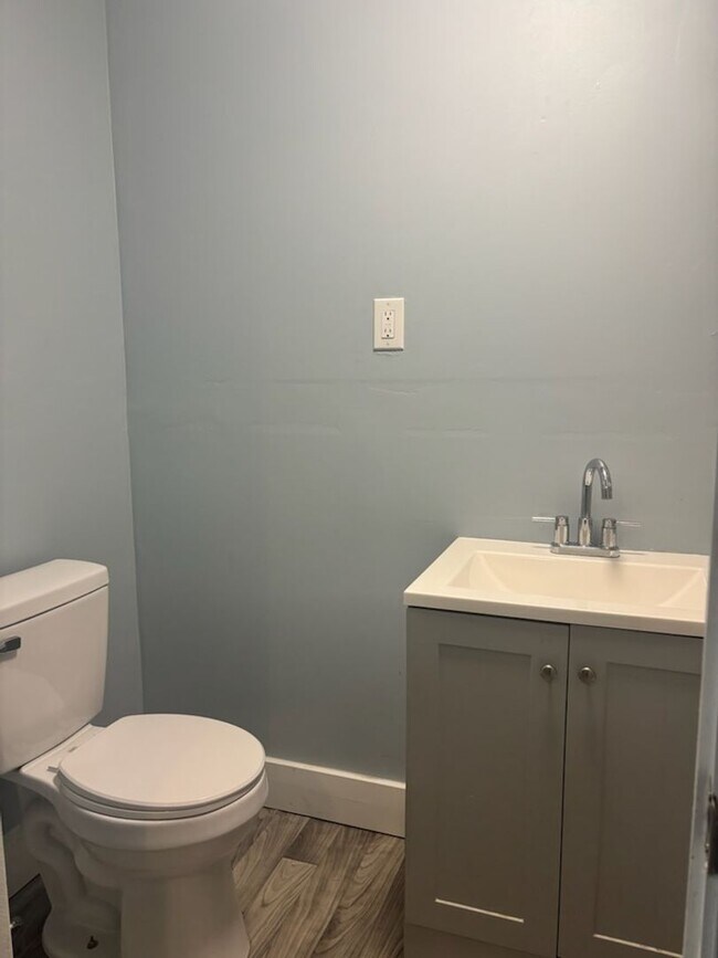 Building Photo - 4833 Churchill Dr