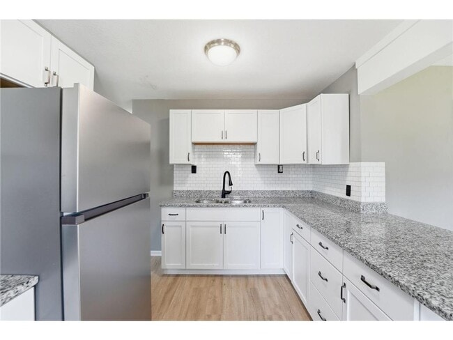 Building Photo - 1697 Rose Pl W