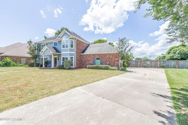 Building Photo - 300 Oak Hollow Dr