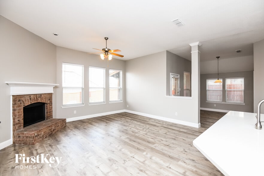 Building Photo - 860 Roaring Springs Rd