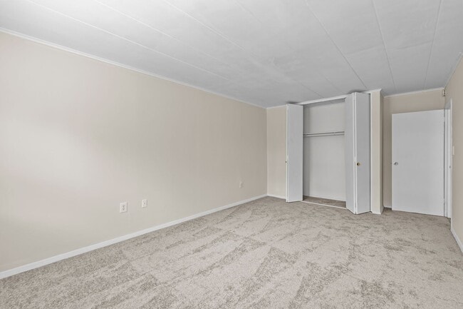 Building Photo - Quiet Norfolk Condo – Utilities & Parking ...