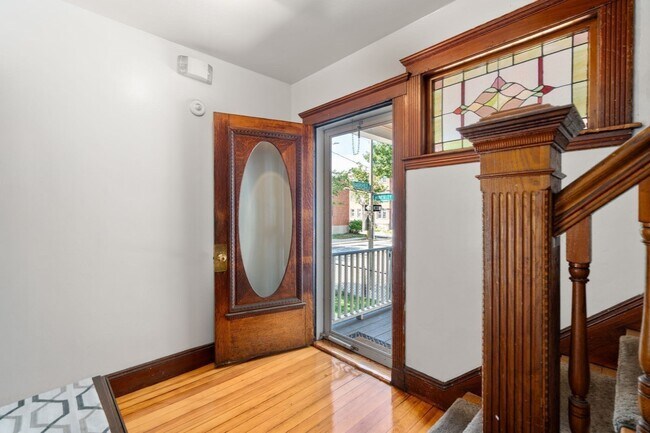 Building Photo - 26 Hinckley St