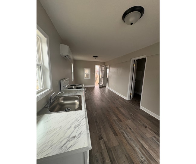 Building Photo - 451 16th St SE