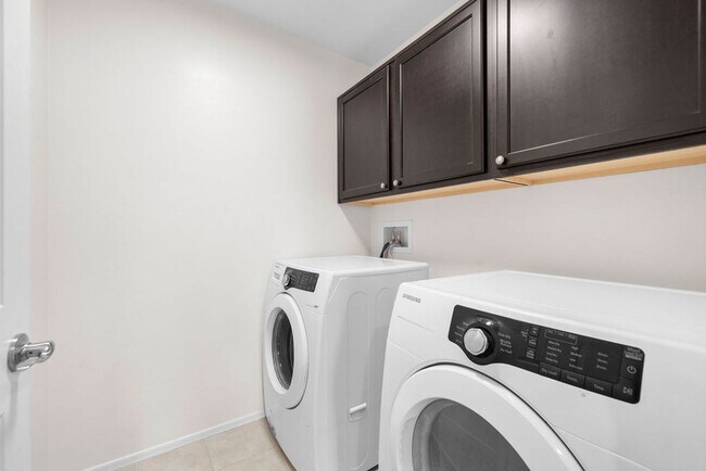Building Photo - 4 Bedroom Home with Community Pool in Vail...