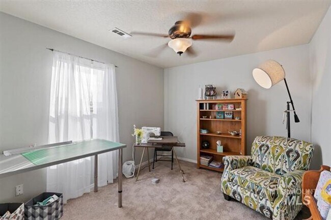 Building Photo - 3bed, 2.5bath, 2031sq.ft. home in South Nampa